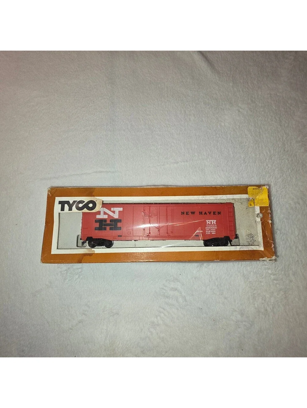 Tyco HO Scale Electric Trains New Haven 50 Foot Plug Door Box Car 339-B NIB